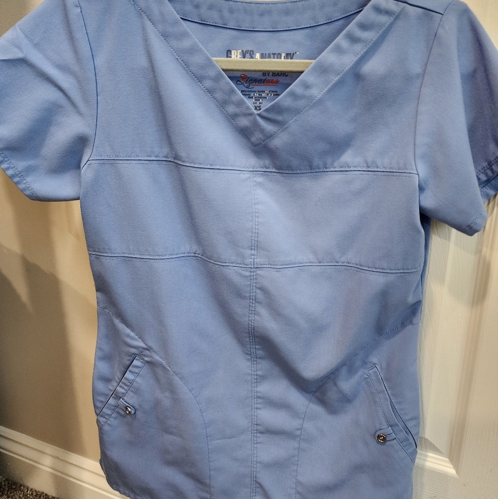 Scrub top
